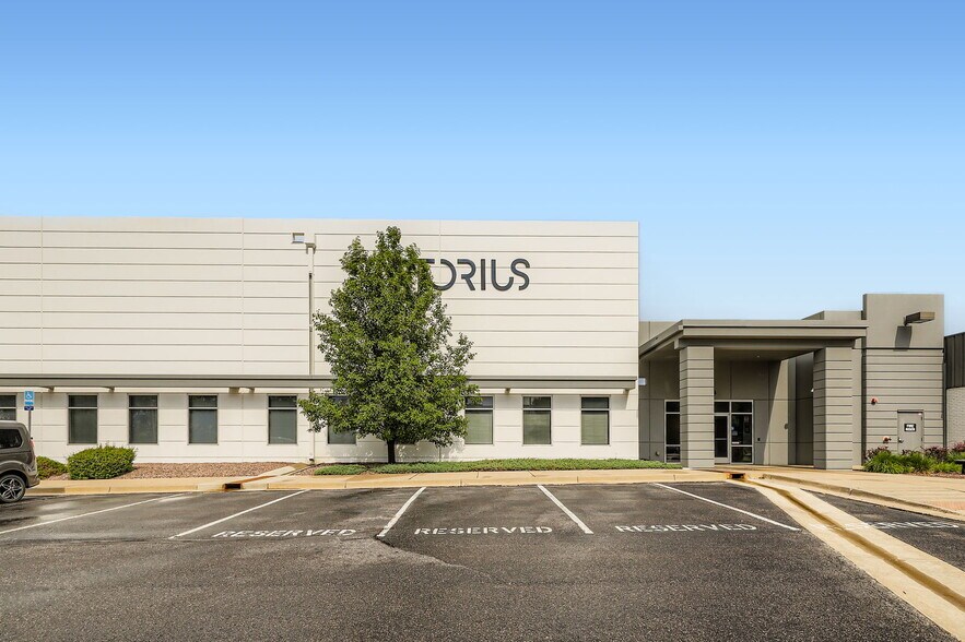 More Photos Of 6542 Fig St, Arvada Warehouse For Sale