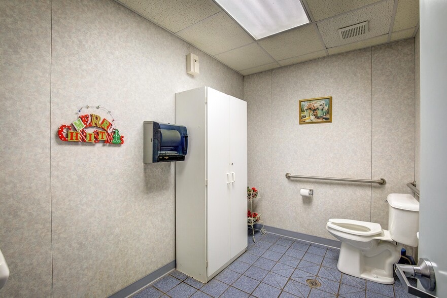 More Photos Of 1430 S Broadway St, Sulphur Springs Carwash For Sale