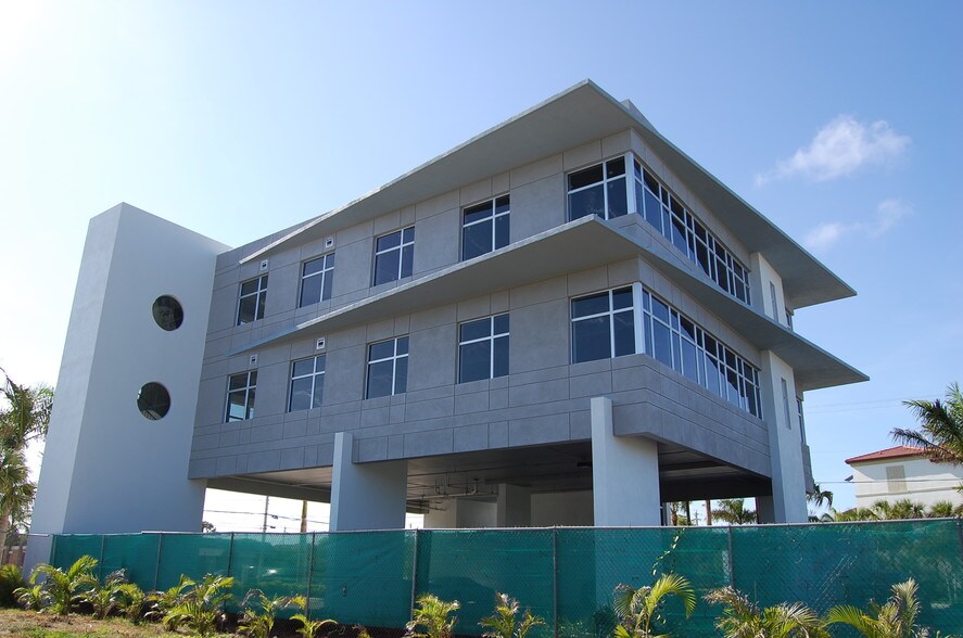 More Photos Of 3330 S Federal Hwy, Boynton Beach Medical For Lease
