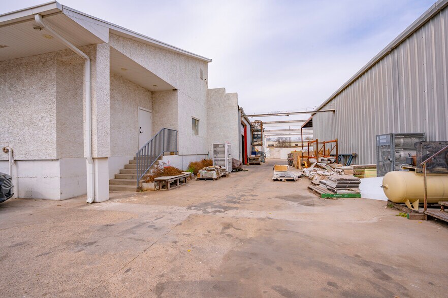 More Photos Of 10582 Spangler Rd, Dallas Manufacturing For Sale