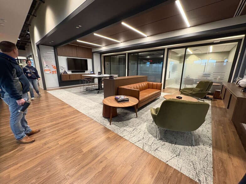 More Photos Of 3900 McCarty Ln, Lafayette Office For Sale