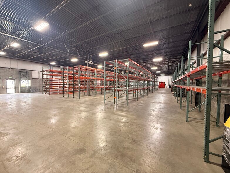 More Photos Of 7522-7528 E Pendleton Pike, Indianapolis Light Distribution For Lease