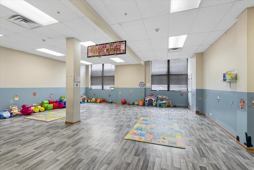 More Photos Of 1455 S Michigan Ave, Chicago Office For Sale