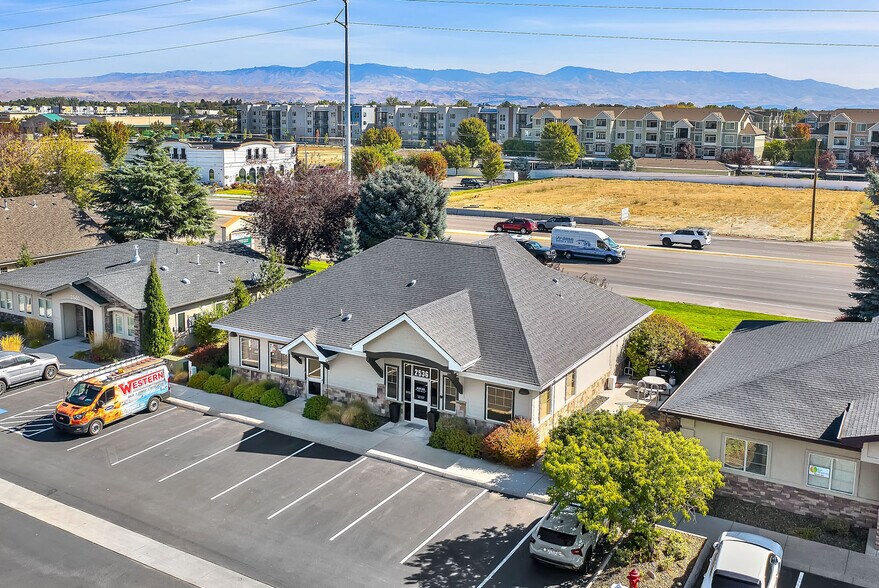 More Photos Of 2536 N Stokesberry Pl, Meridian Medical For Sale