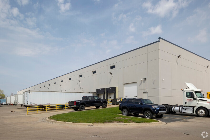 More Photos Of 11101 Franklin Ave, Franklin Park Distribution For Lease