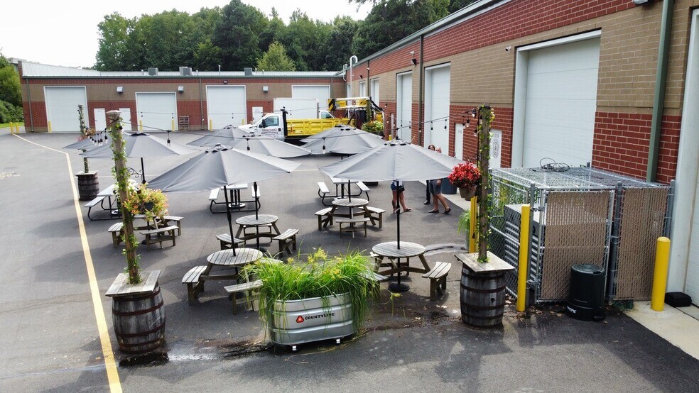 More Photos Of 2010-2048 Exploration Way, Hampton Light Distribution For Lease