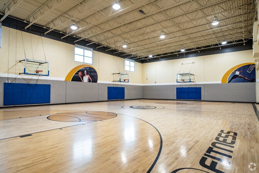 More Photos Of 12400 N Interstate 35, Austin Veterinarian Kennel For Sale