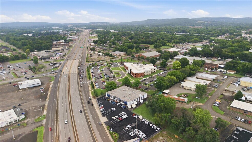 More Photos Of 1002 Oakwood Ave NW, Huntsville Office Residential For Lease