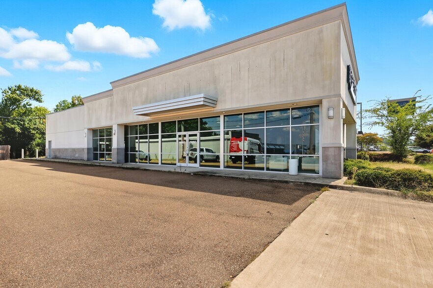 More Photos Of 4680 I-55 N Frontage Rd, Jackson Freestanding For Sale