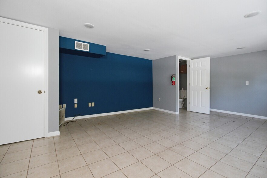 More Photos Of 902 S Hill St, West Plains Office For Sale