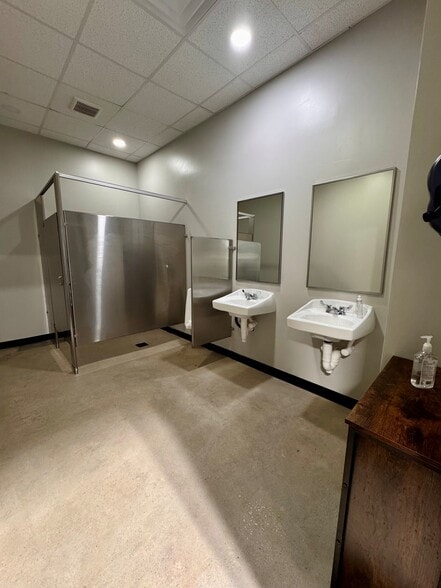 More Photos Of 16726 Huffmeister Rd, Cypress Freestanding For Lease