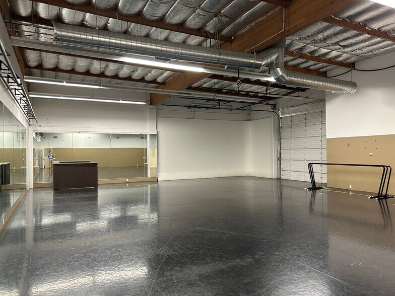 More Photos Of 66 W Waverly Dr, Pasadena Industrial For Sale