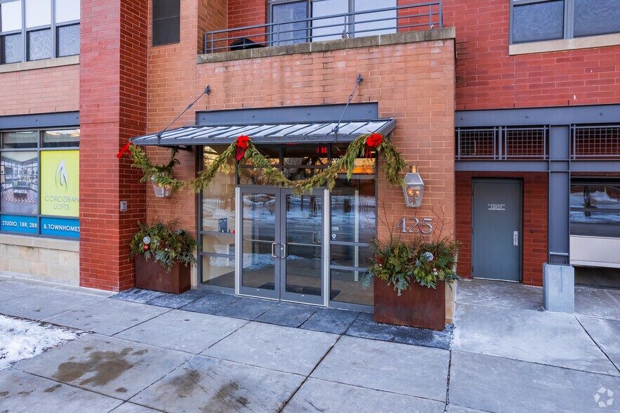 More Photos Of 411 E Menomonee St, Milwaukee Apartments For Lease