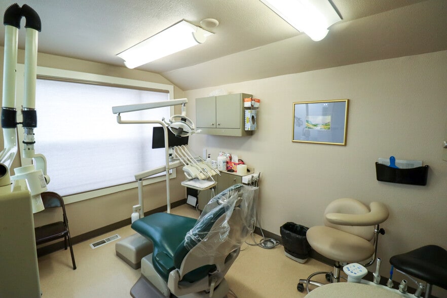 More Photos Of 1290 W Centennial Blvd, Springfield Office For Sale