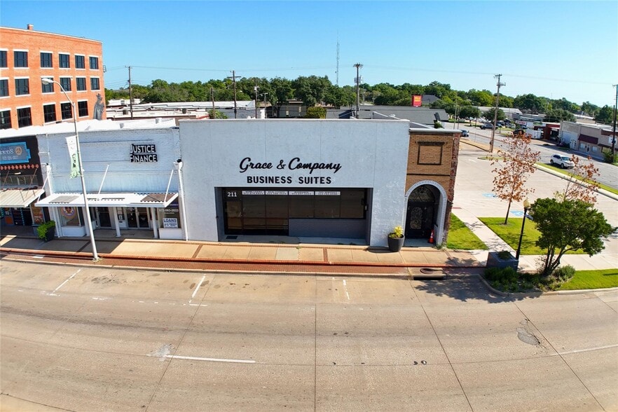Primary Photo Of 211 E Moore Ave, Terrell Office For Lease