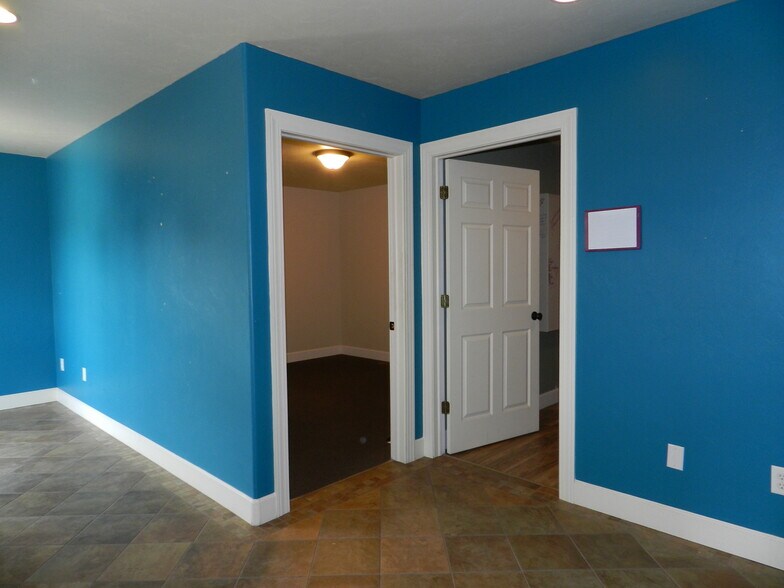 More Photos Of 1541 Ogden Rd, Montrose Medical For Lease