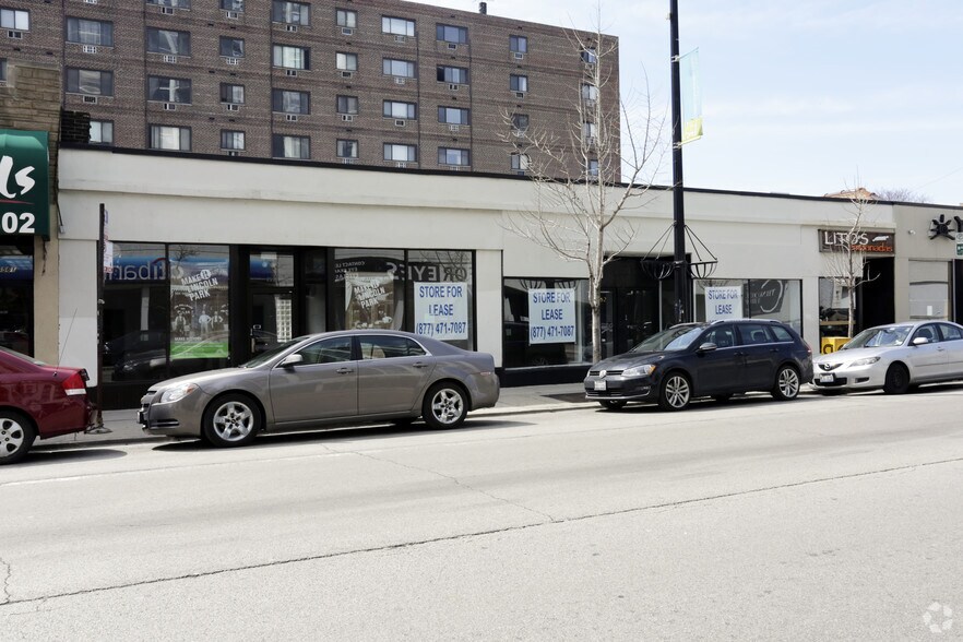 Primary Photo Of 2558-2572 N Clark St, Chicago Storefront For Lease