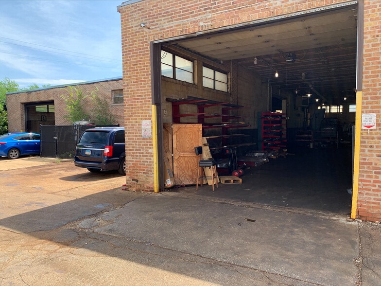 More Photos Of 119 Bond St, Elk Grove Village Warehouse For Lease