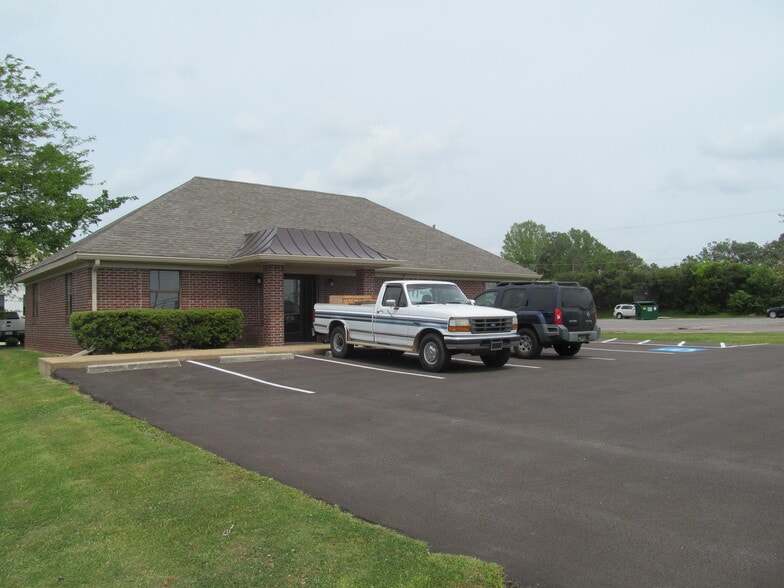 Primary Photo Of 212 Goodman Rd E, Southaven Office For Lease