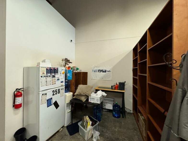 More Photos Of 258 Poplar Ave, Memphis Storefront Retail Office For Lease