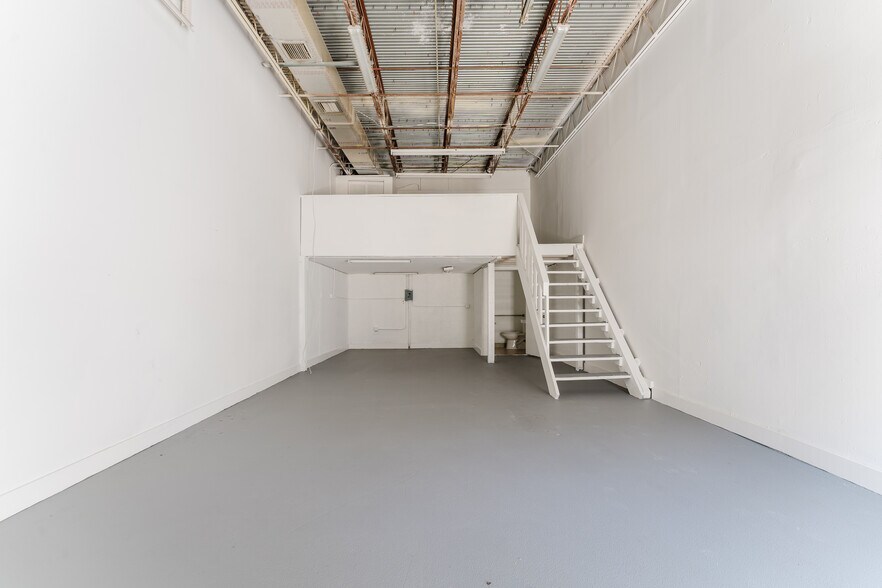 More Photos Of 259 SE 1st Ter, Deerfield Beach Warehouse For Lease