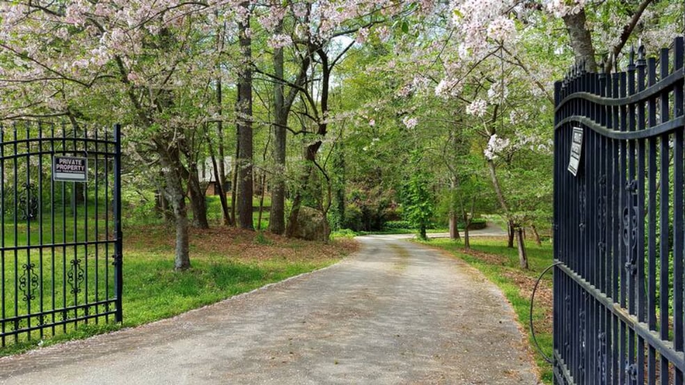 More Photos Of 3000 Cathedral Pl, Decatur Movie Radio TVStudio For Sale