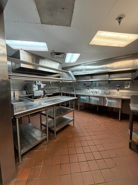 More Photos Of 800 W 6th St, Los Angeles Office For Lease