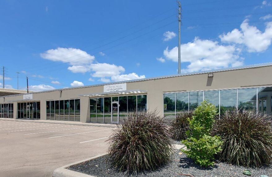 More Photos Of 9000 Hempstead Rd, Houston Light Distribution For Lease