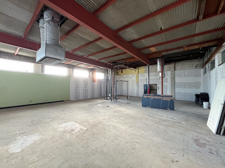 More Photos Of 1001 E Central Ave, Wichita Light Distribution For Lease