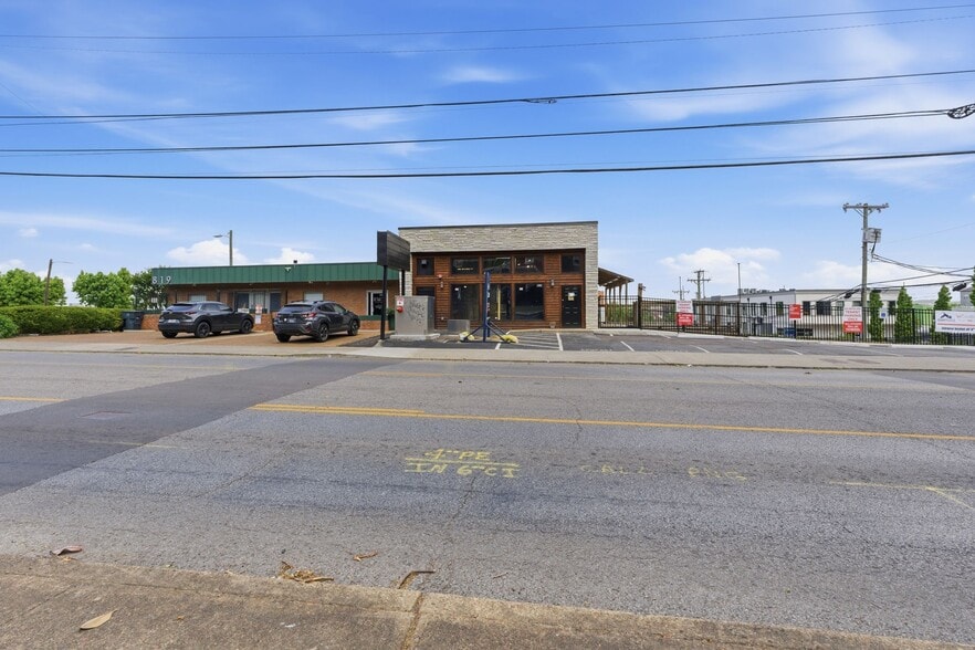 More Photos Of 823 Woodland St, Nashville Freestanding For Lease