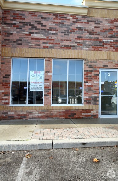 More Photos Of 143 Clarence St, Brampton Storefront For Sale