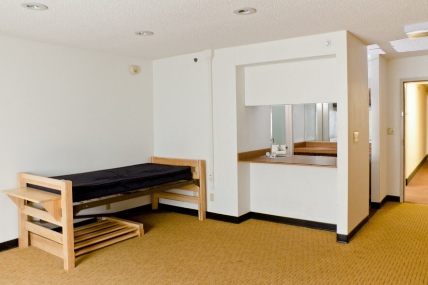More Photos Of 2300 Lincoln Way, Clinton Hotel For Sale