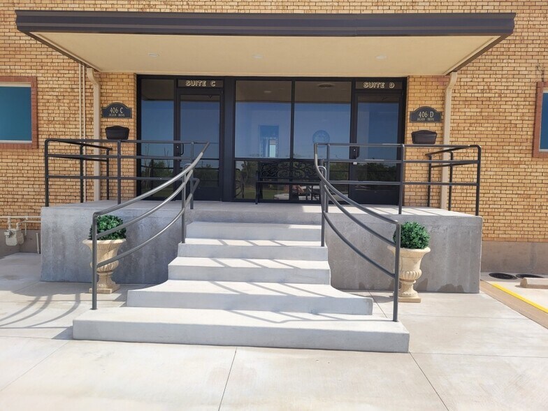 More Photos Of 406 Oak St, Wichita Falls Warehouse For Lease