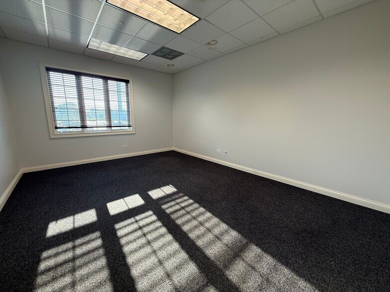 More Photos Of 1880 W Winchester Rd, Libertyville Medical For Sale