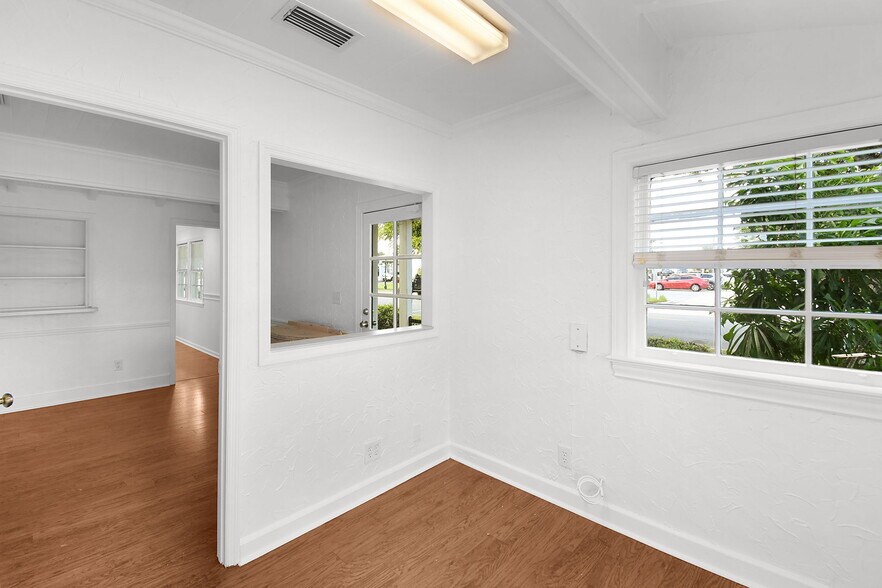 More Photos Of 300 SE Detroit Ave, Stuart Office For Lease