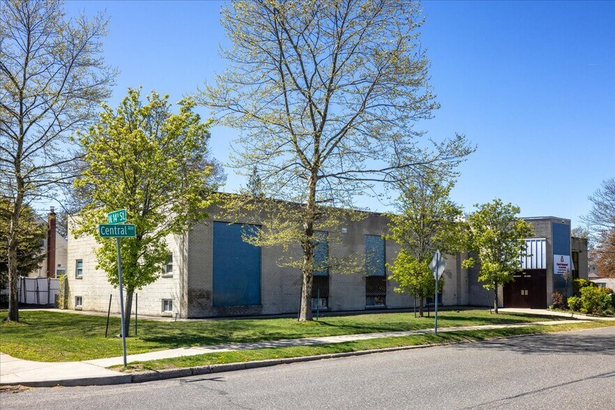 More Photos Of 330 Central Ave, Deer Park Religious Facility For Sale