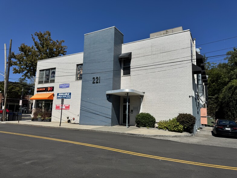 More Photos Of 217-223 E Hartsdale Ave, Hartsdale Storefront Retail Office For Lease