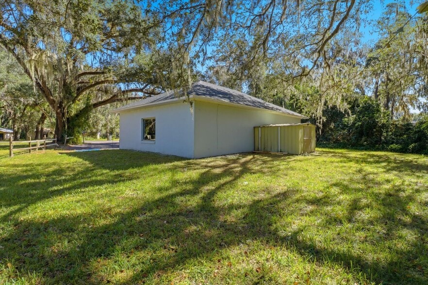 More Photos Of 2339 N Country Road 470, Lake Panasoffkee Office For Sale