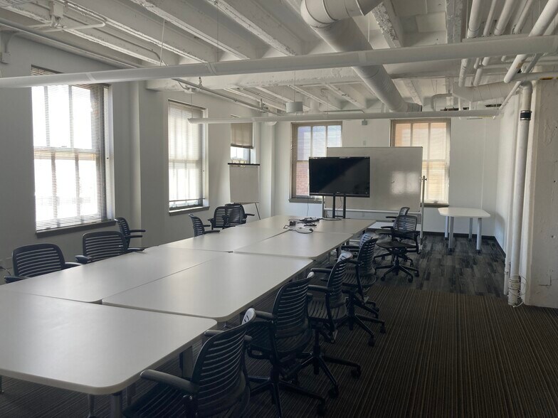 More Photos Of 16-24 N Meridian St, Indianapolis Office For Lease