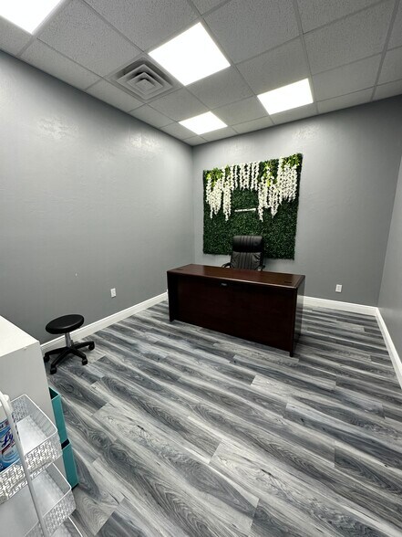 More Photos Of 8911 Daniels Pky, Fort Myers Storefront Retail Office For Lease