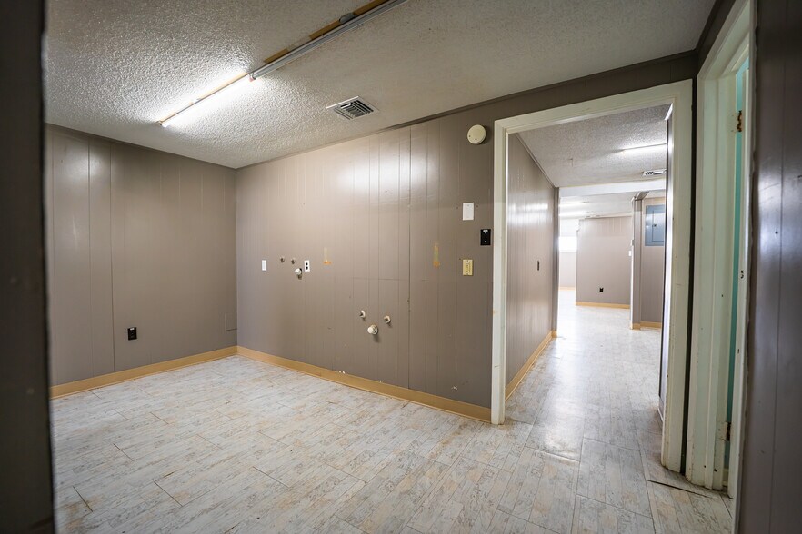 More Photos Of 7050 US Highway 87, San Antonio General Retail For Sale