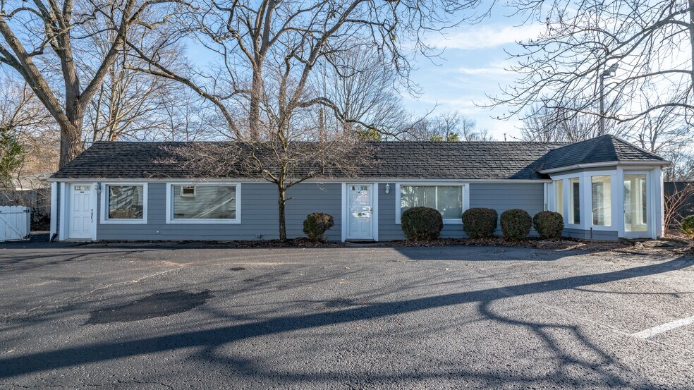 More Photos Of 105 Lyndon Ln, Louisville Medical For Sale