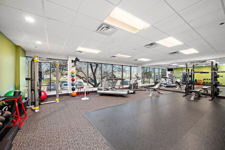 More Photos Of 7100 Northland Cir N, Brooklyn Park Office For Lease