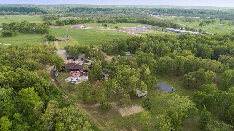 More Photos Of 446724 E 390 Rd, Langley Hotel For Sale