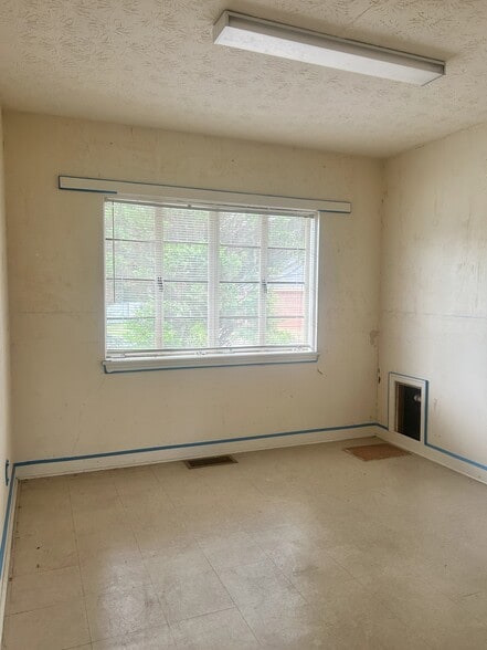 More Photos Of , Fairburn Unknown For Sale