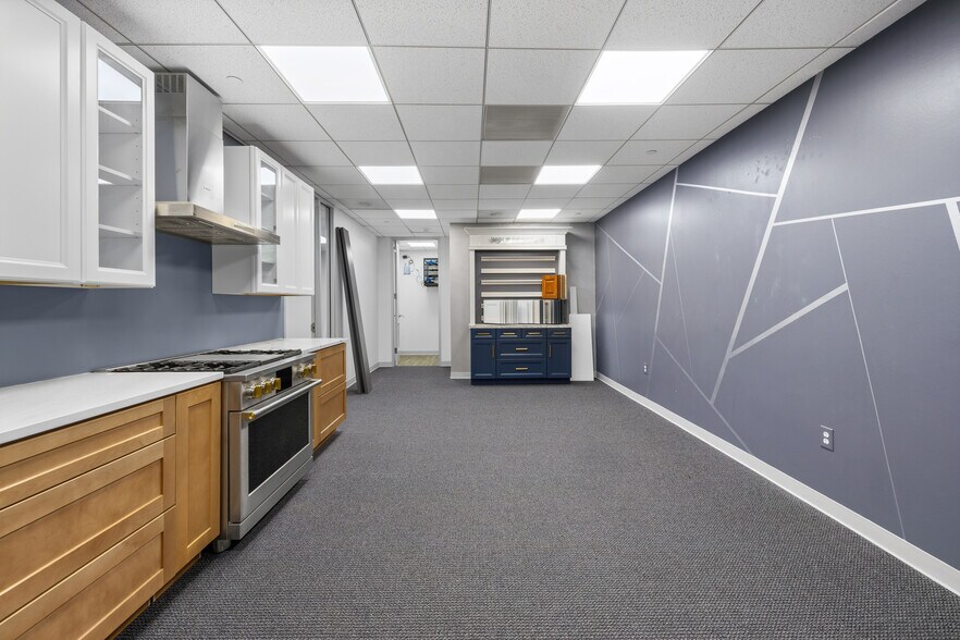 More Photos Of 17 S Briar Hollow Ln, Houston Office Residential For Lease