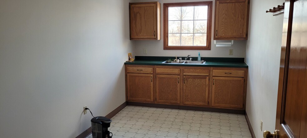 More Photos Of 1300 N Reed Station Rd, Carbondale Industrial For Sale