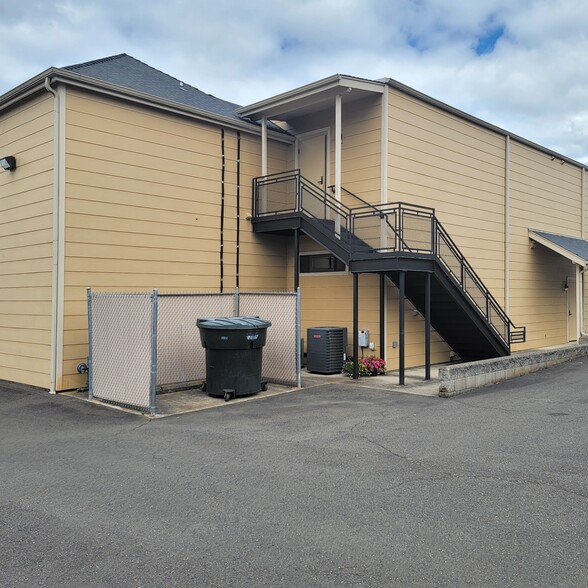 More Photos Of 2198 NE Stephens St, Roseburg Office For Lease
