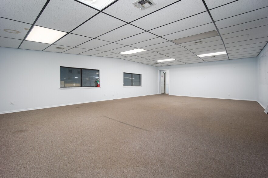 More Photos Of 2805 Broce Dr, Norman Warehouse For Sale