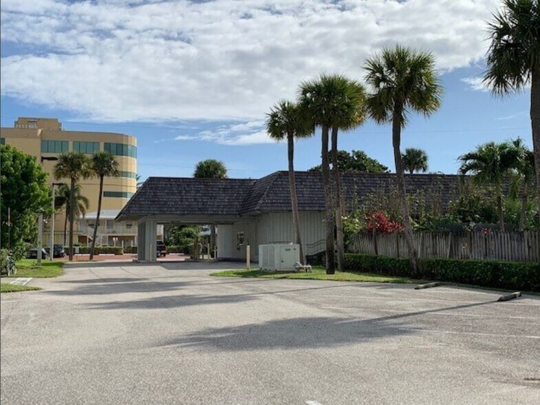More Photos Of 1200 E Blue Heron Blvd, West Palm Beach Storefront Retail Office For Lease